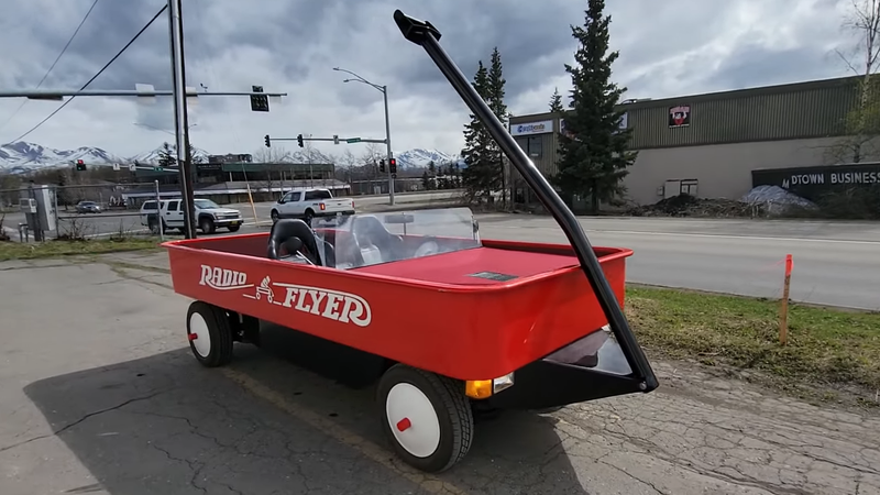 Don’t buy a fire truck, get a Flyer truck instead. - Screenshot: Alaska Premier Auctions and Appraisals via YouTube