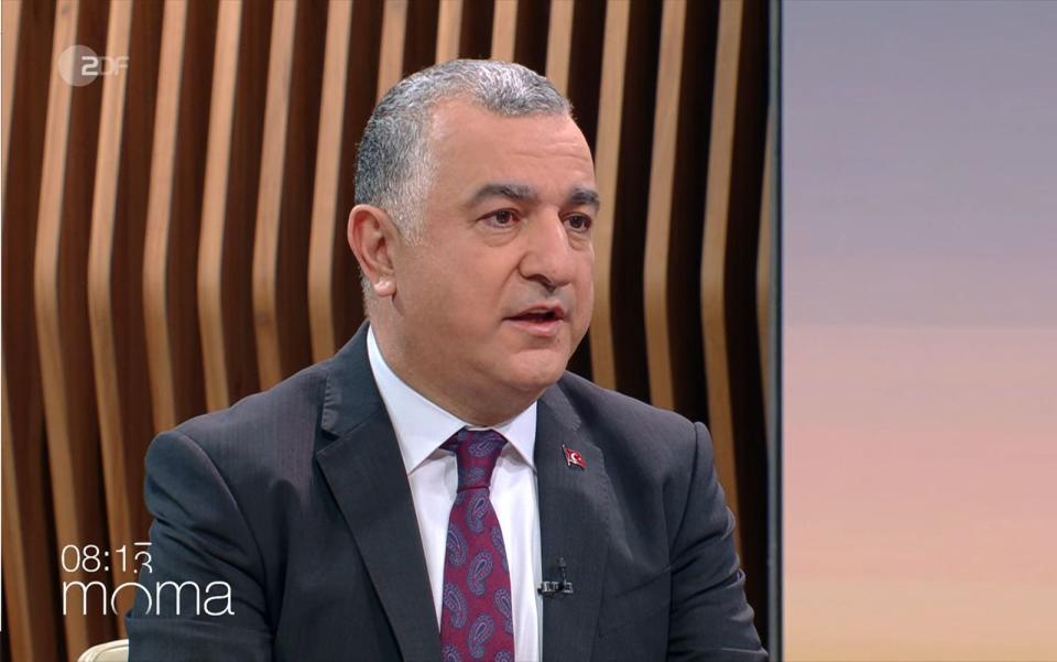 Ahmet Başar Şen, der türkische Botschafter in Deutschland, informierte im "ZDF-Morgenmagazin" über die Lage nach den schrecklichen Erdbeben. (Bild: ZDF)