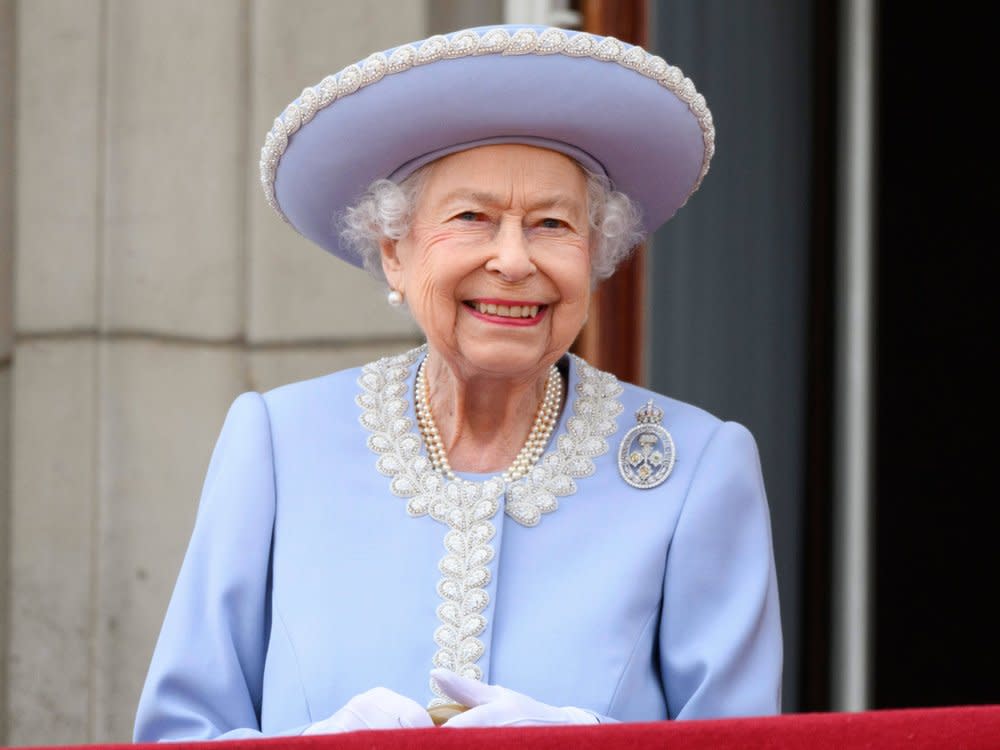 Queen Elizabeth II. anlässlich der Feierlichkeiten zu Ehren ihres Platinjubiläums im Juni 2022 auf dem Balkon des Buckingham Palasts. (Bild: imago/i Images)