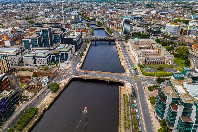 Vista aérea del río Liffey, en Dublín, la capital de Irlanda
