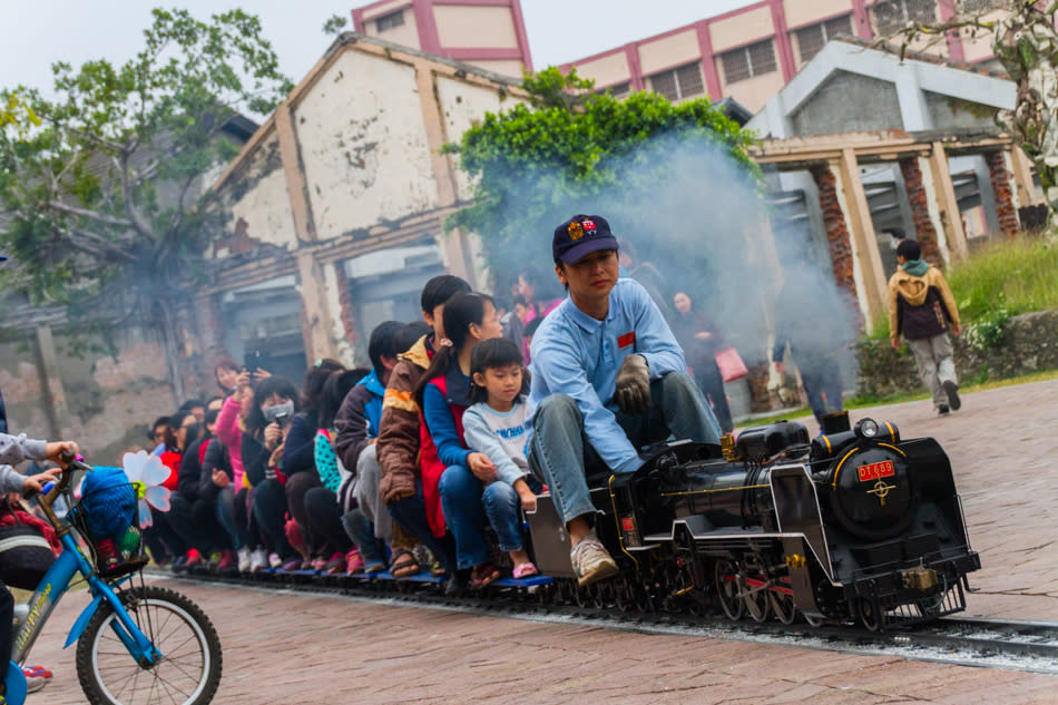 迷你火車非常特別，穿梭園區各處。 （圖：駁二藝術區） 