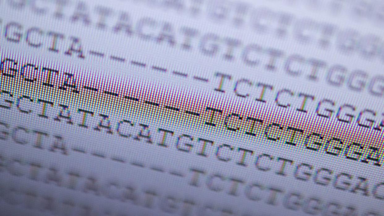 DNA-Analyse eines mutierten Coronavirus in der Variante, die zuerst in Großbritannien aufgetreten ist.