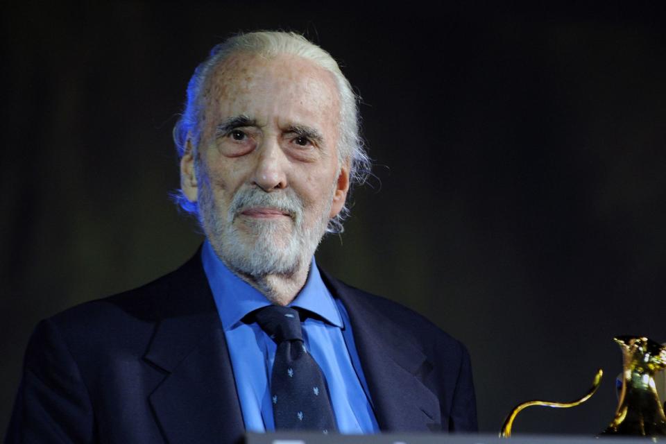 Bei Christopher Lee ist unzweifelhaft, dass er eine sorgfältige Ausbildung genoss - was für eine das genau war, ist aber bis heute geheim. Vielleicht besser so: Der Leinwand-Saruman aus der "Herr der Ringe"-Trilogie amüsierte sich angeblich bestens, als Regisseur Peter Jackson ihm erklärte, wie er seine Todesszene gestalten solle ... (Bild: Pier Marco Tacca/Getty Images)