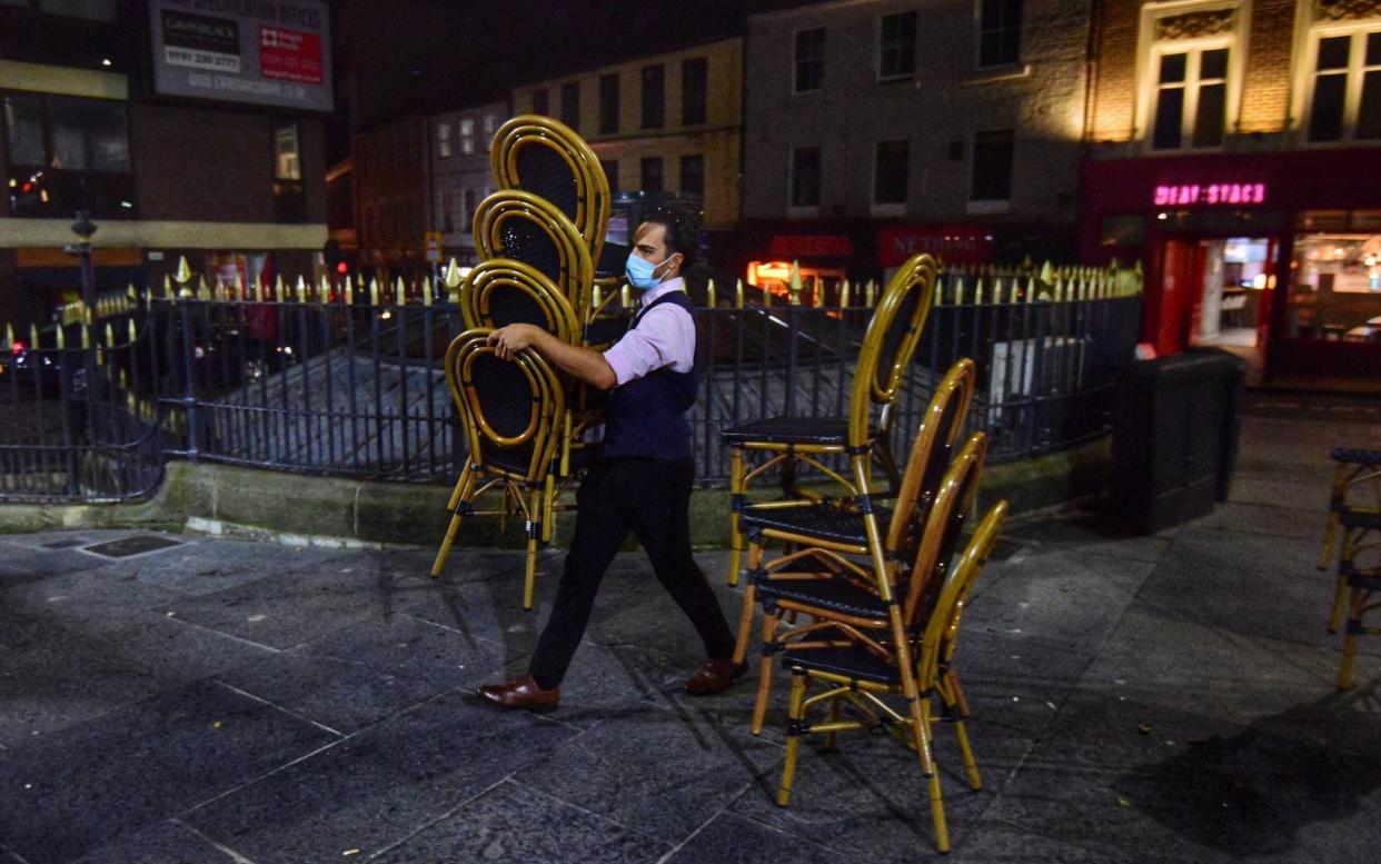 Bar staff in Newcastle preparing to close ahead of a 10pm curfew - North News