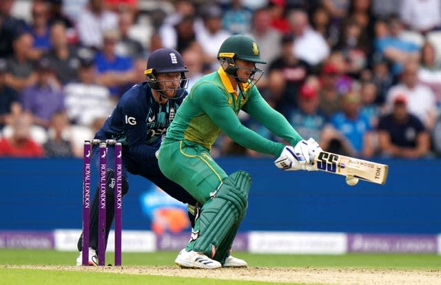 South Africa’s Quinton de Kock reverse sweeps at Headingley