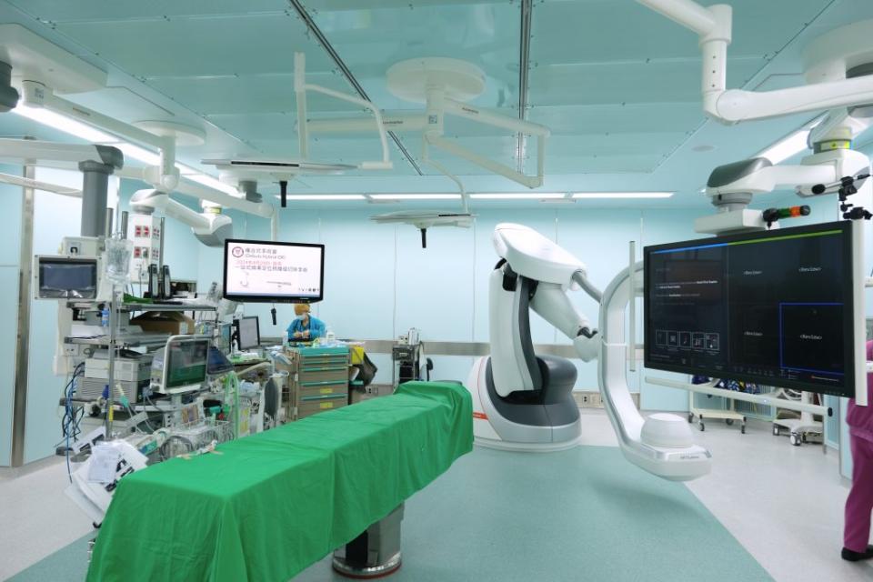 小港醫院複合式手術室自4月29日啟用，目前已完成18例手術。（記者王正平攝）