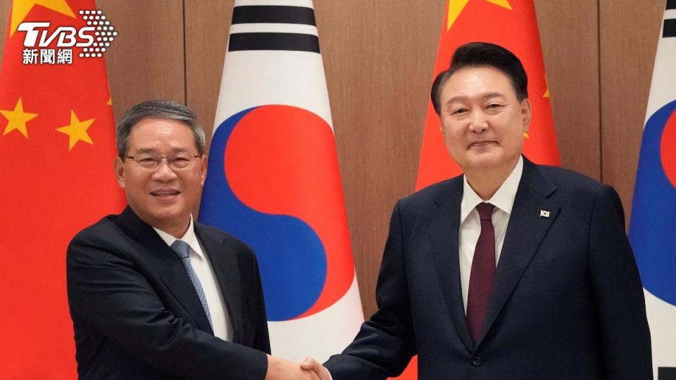 中國國務院總理李強和韓國總統尹錫悅會面。(圖／達志影像路透社)