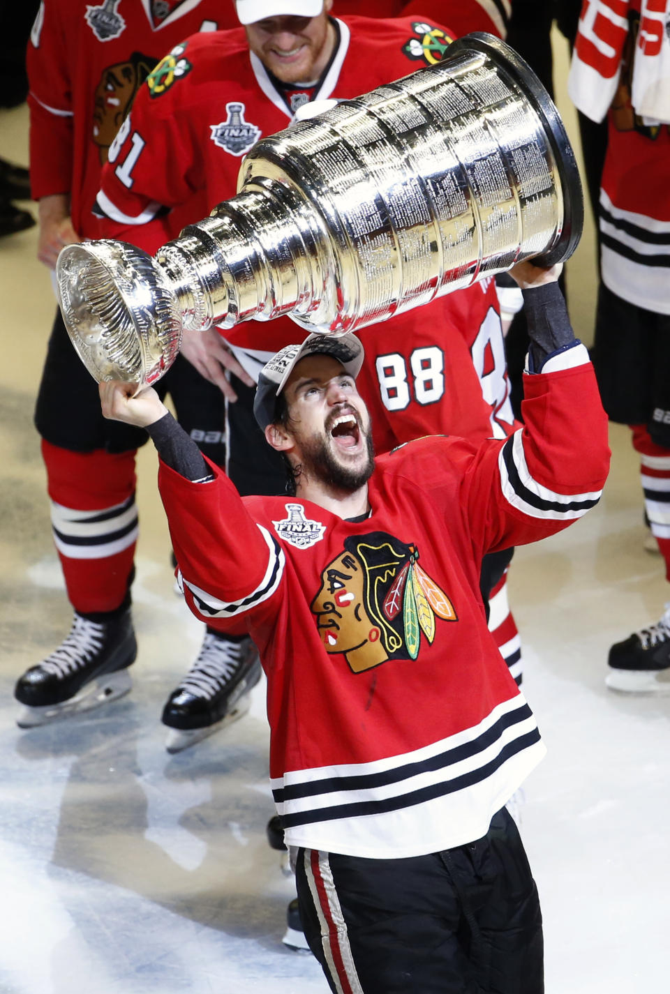 FILE - In this June 10, 2015, file photo, Chicago Blackhawks' Antoine Vermette hoists the Stanley Cup trophy after defeating the Tampa Bay Lightning in Game 6 to win the NHL hockey Stanley Cup finals in Chicago. Vermette announced his retirement Thursday, Jan. 31, 2019, after playing 14 NHL seasons and establishing himself as one of the best faceoff men of his generation. (AP Photo/Charles Rex Arbogast, File)