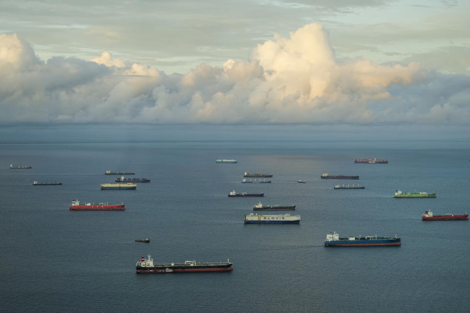 Buques de carga esperan para transitar por el Canal de Panamá en la Ciudad de Panamá, el viernes 28 de junio de 2024. (Foto AP/Matías Delacroix)