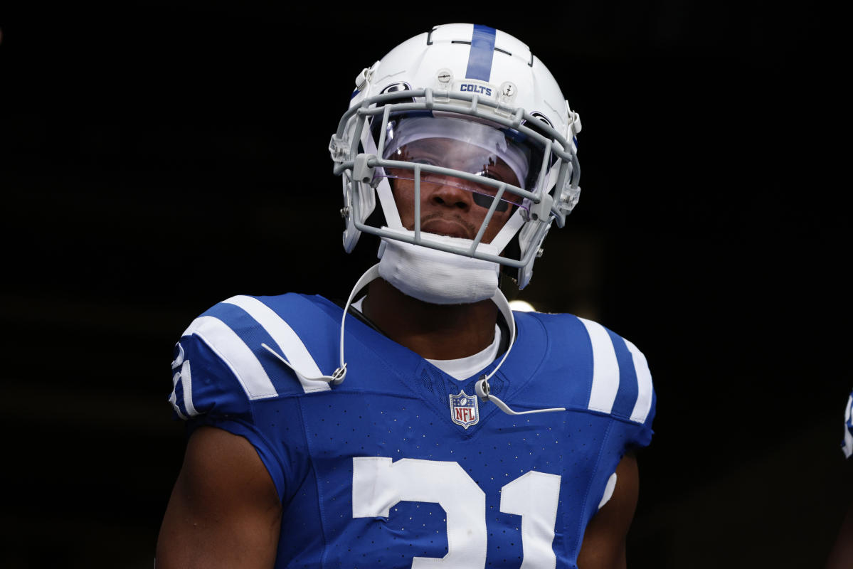 NFL Roster Cuts: Colts Release Kenyan Drake, Patriots Waive 11 Players