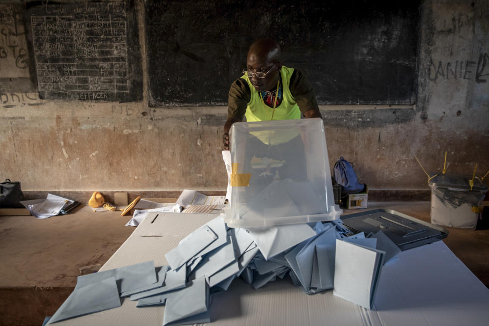 Electoral workers start to count votes at the Lycée Boganda polling station in the capital Bangui, Central African Republic Sunday, Dec. 27, 2020. The country held presidential and legislative elections Sunday amid fears of violence after a campaign period marked by fighting between rebels and government forces, and while voters came out in large numbers in the capital, in other parts of the country fewer people went to polling stations because of fears of violence or boycotts by the rebel coalition. (AP Photo)