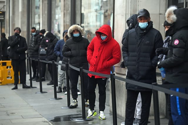 Shoppers queuing 