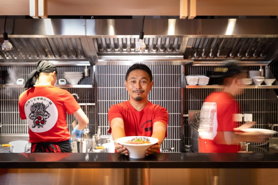 銅鑼灣美食｜東京超人氣拉麵店「鬼金棒」 全新姐妹店「鬼金棒牛骨湯拉麵」 必食「極濃10度」奶白牛骨湯