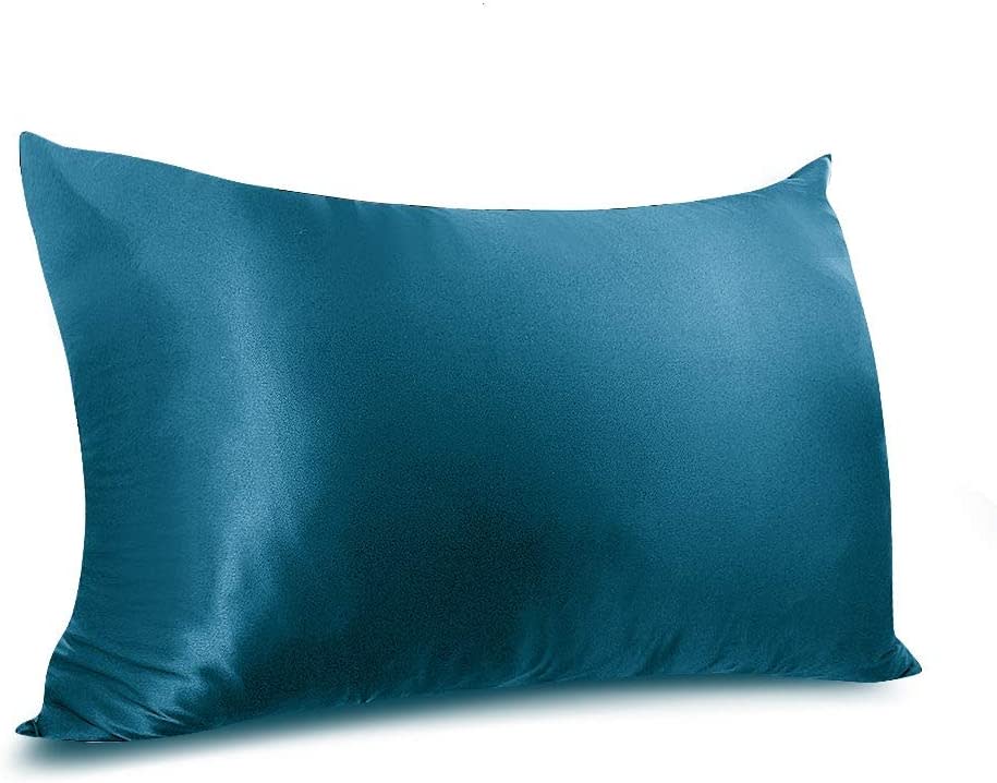 Lulusilk Mulberry Silk Pillowcase. Image via Amazon