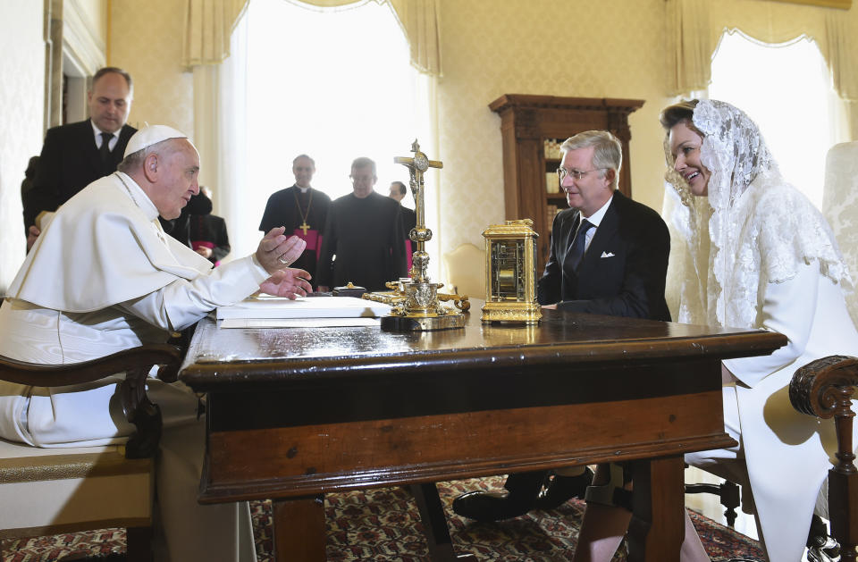 Pope Francis chats with&nbsp;Belgium's Queen Mathilde and King Philippe during a meeting at the Vatican in&nbsp;2015. As wives of <a href="http://www.luxarazzi.com/2013/03/luxarazzi-101-privilege-du-blanc.html" target="_blank">"Most Catholic" monarchs</a>, a hereditary designation awarded by a pope, both Mathilde and her mother-in-law Queen Paola have&nbsp;le privil&egrave;ge du blanc.