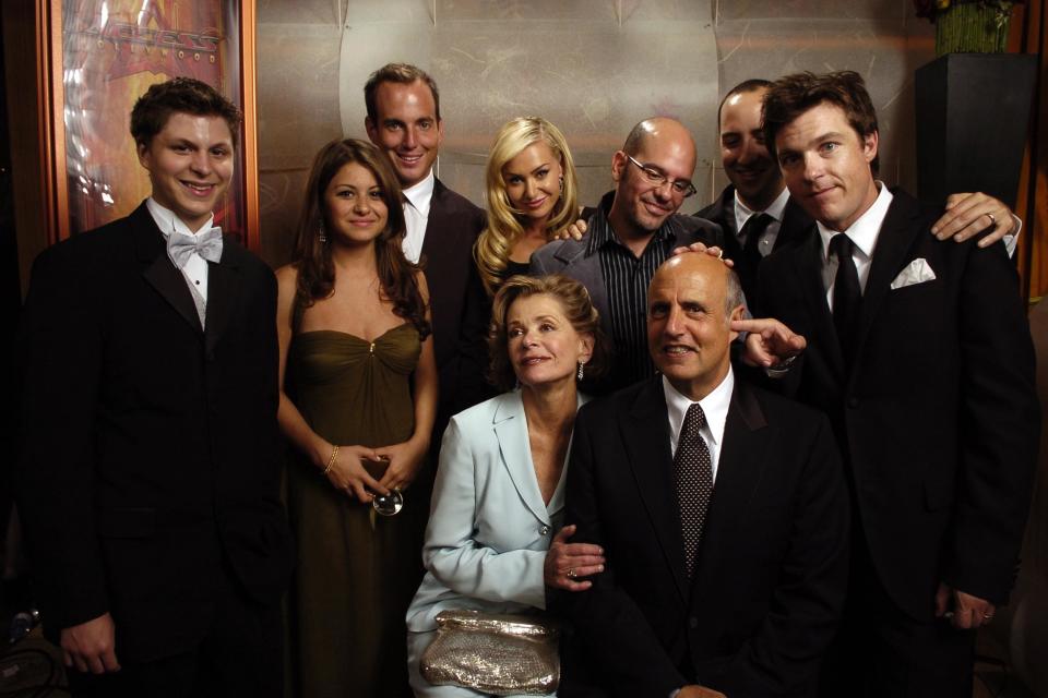 The cast of "Arrested Development" posing together