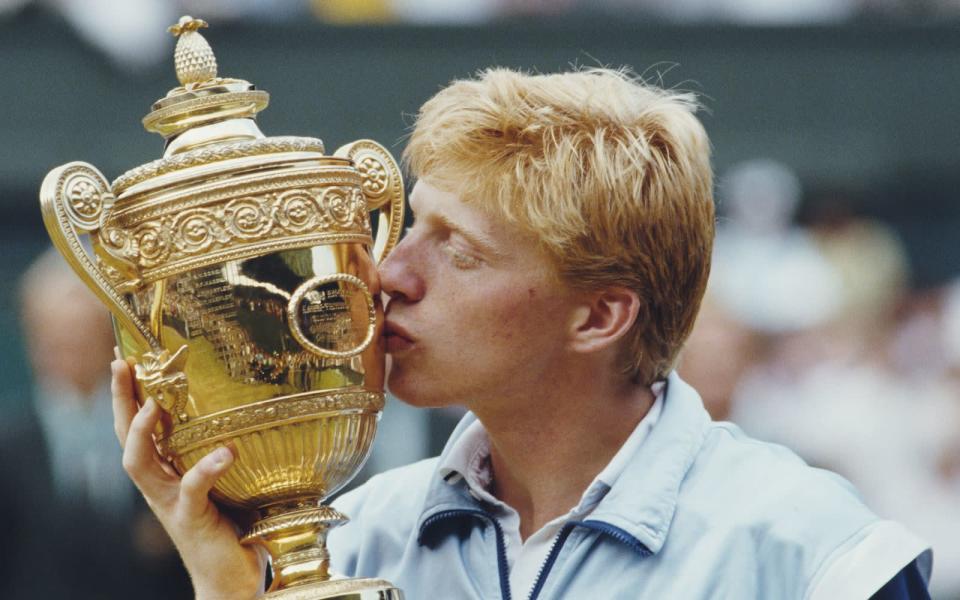 <p>Der Sieg in Wimbledon 1985 (Bild) war sein erster ganz großer Triumph, insgesamt gewann er sechs Grand-Slam-Turniere - damit ist Boris Becker bis heute der erfolgreichste deutsche Tennisspieler. Von seinen Leistungen auf dem Platz war zuletzt aber nur selten die Rede, wenn es um Boris Becker ging ... (Bild: Getty Images/Allsport/Steve Powell)</p> 