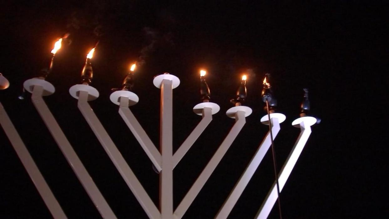 PHOTO: Following the menorah vandalism, hundreds gather for the lighting of a new menorah at Lake Merritt in Oakland, Calif., Dec. 13, 2023. (KGO)