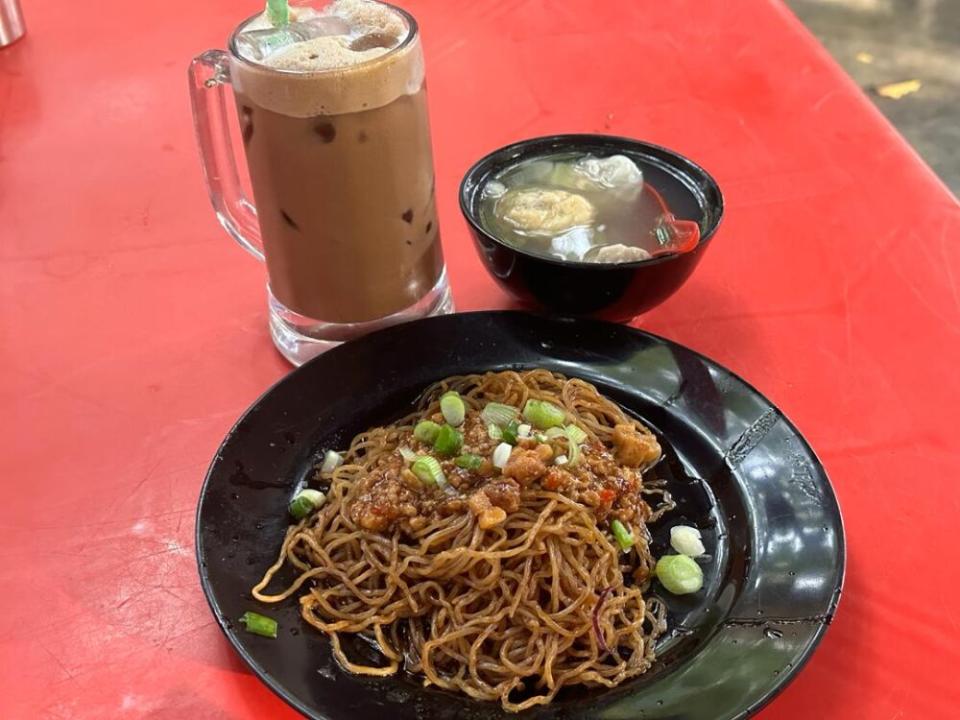 Titiwangsa Wang Kopitiam - Zha jiang noodles with wanton soup, tofu pok and iced Hainam tea