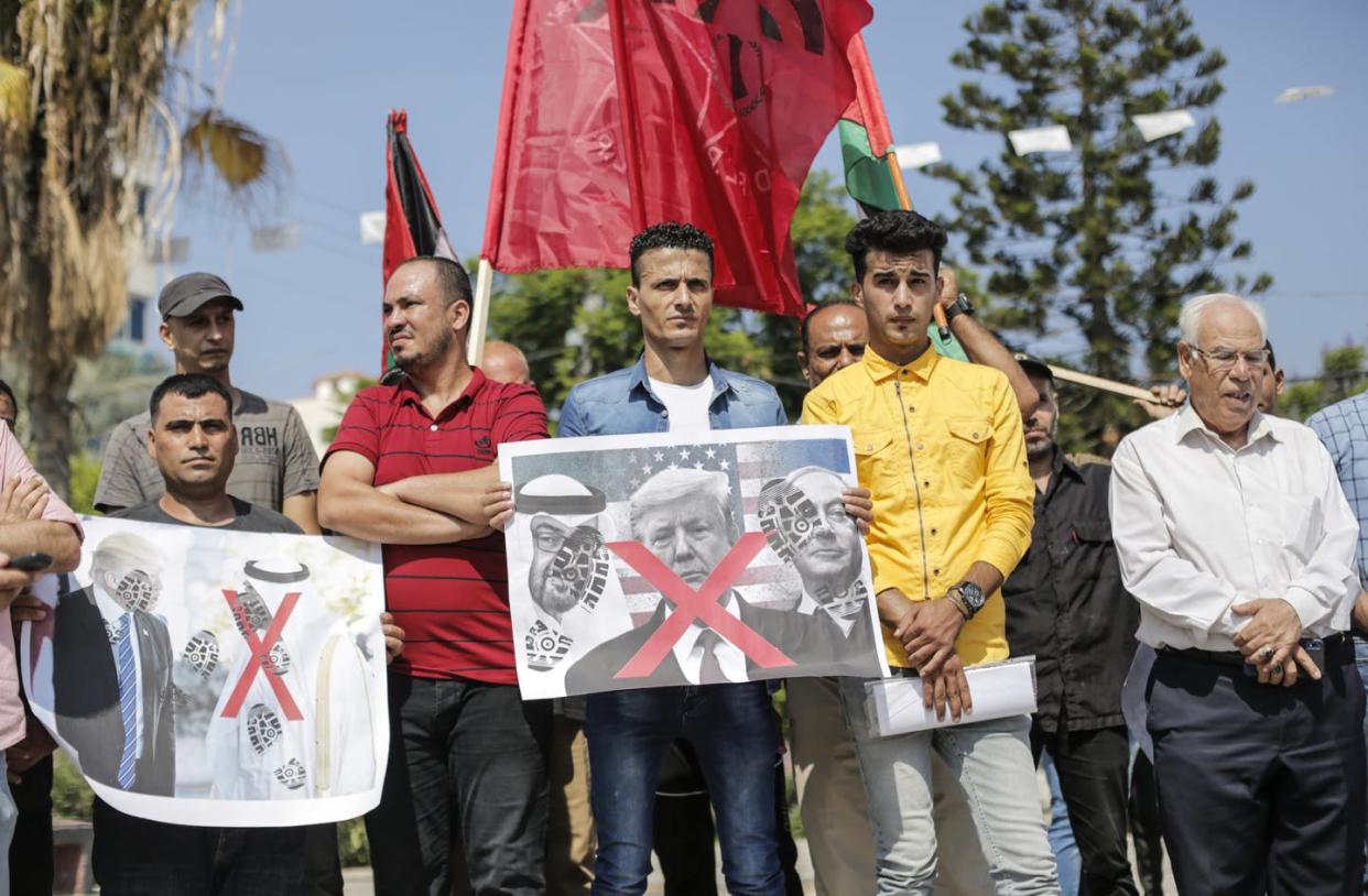 <span class="caption">These Palestinians aren't happy with Trump's Israel deal, which required Israel to make no territorial concessions. Gaza, Aug. 16, 2020.</span> <span class="attribution"><a class="link " href="https://www.gettyimages.com/detail/news-photo/supporters-of-the-palestinian-democratic-front-hold-news-photo/1228069922?adppopup=true" rel="nofollow noopener" target="_blank" data-ylk="slk:Mahmoud Issa/SOPA Images/LightRocket via Getty Images);elm:context_link;itc:0;sec:content-canvas">Mahmoud Issa/SOPA Images/LightRocket via Getty Images)</a></span>