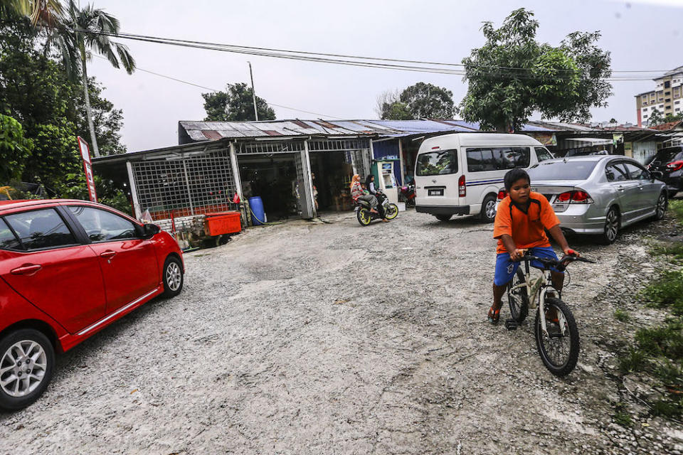 General view of the Sungai Buloh settlement centre. — Picture by Hari Anggara