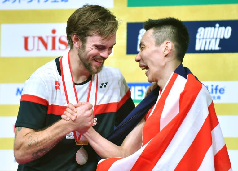 Lee Chong Wei of Malaysia (R) and runner-up Jan O Jorgensen of Denmark shake hands during the awards ceremony after the Japan Open badminton final in Tokyo on September 25, 2016