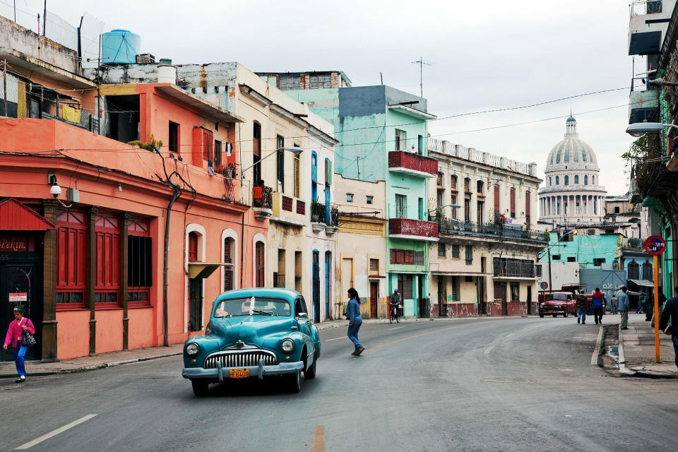 <p>Esa misma temperatura te encontrarás en Cuba, donde el clima es bastante bueno todo el año. ¿A qué esperas para dejarte seducir por las pintorescas calles de La Habana? (Foto: <a rel="nofollow noopener" href="https://pixabay.com/" target="_blank" data-ylk="slk:Pixabay;elm:context_link;itc:0;sec:content-canvas" class="link ">Pixabay</a>). </p>