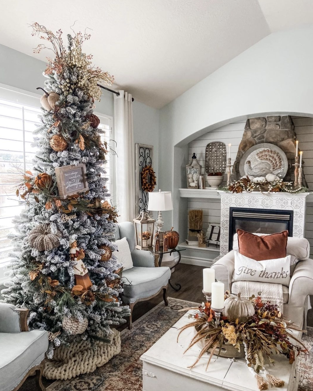 living room thanksgiving tree