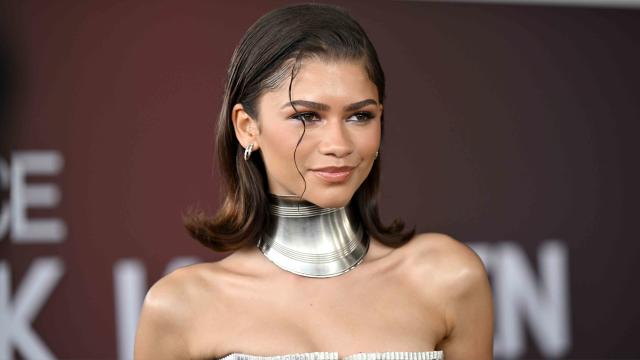 Zendaya's Low-Cut Goddess Gown Nearly Plunged to Her Belly Button