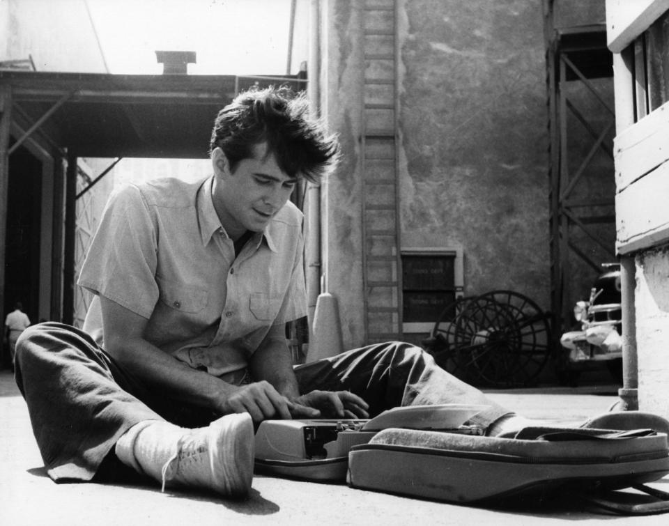 Die Rolle des Norman Bates begleitete Anthony Perkins (1932 bis 1992) ein Leben lang - trotz Rollen in anderen Klassikern wie "Der Prozess" (1962) und Mord im Orient-Express (1974). Als Fluch sah es Perkins aber wohl nicht an, dass man ihn zeitlebens mit der Rolle des Serienmörders verband - schließlich spielte er auch in den drei Fortsetzungen (1983 bis 1990) Norman Bates und führte bei "Psycho III" sogar Regie. (Bild: Hulton Archive/Getty Images)