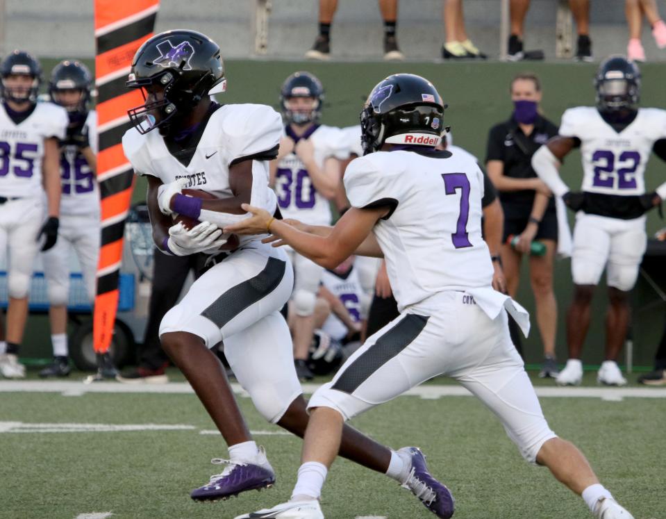 Anna's Jambres Dubar takes the handoff from Josh Packard in the game against Hirschi Thursday, Sept. 3, 2020, at Memorial Stadium.