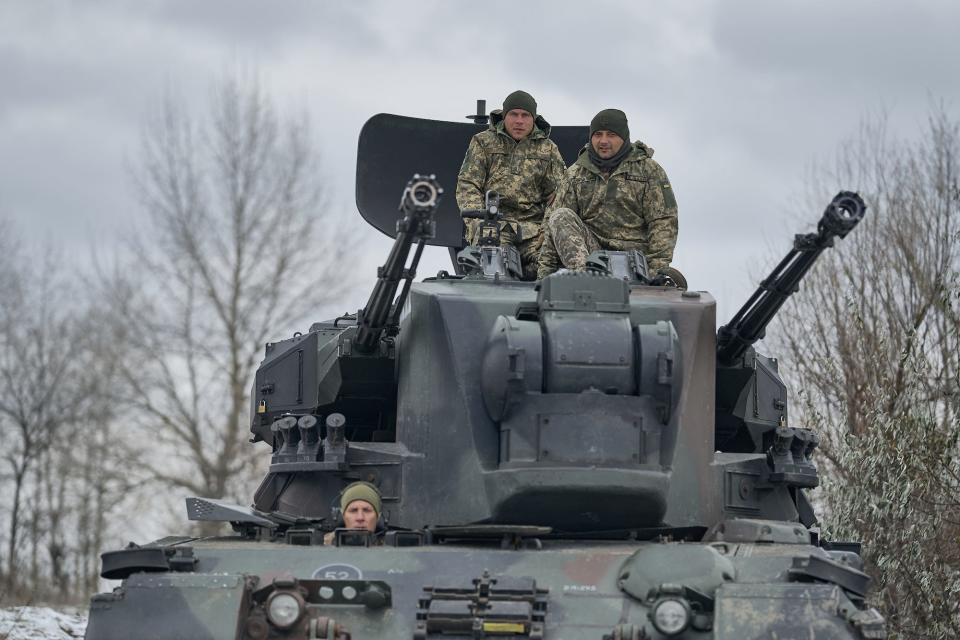 Ukrainische Soldaten in einem Gepard-Flak-Panzer am 23. November. - Copyright: Kostya Liberov/ Libkos/Getty Images