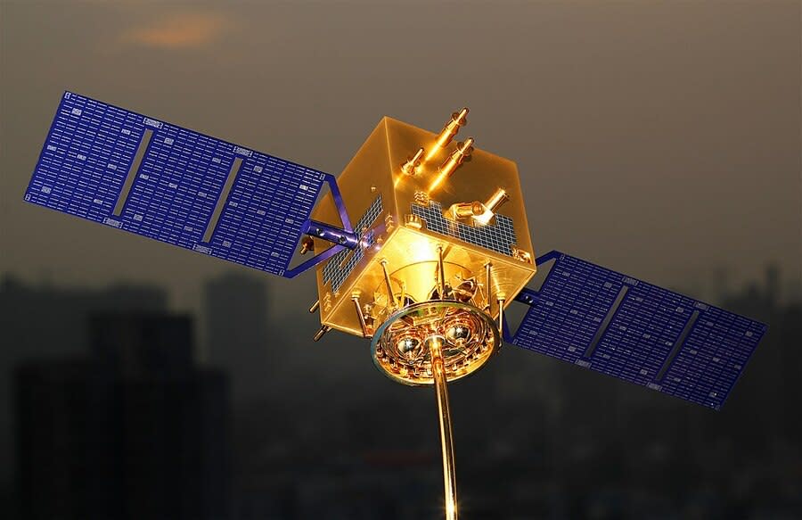 中國在太空衛星計畫投入的資金僅次於美國，更坐擁超過600顆低軌衛星，其中6成都有偵查能力。（網路截圖）