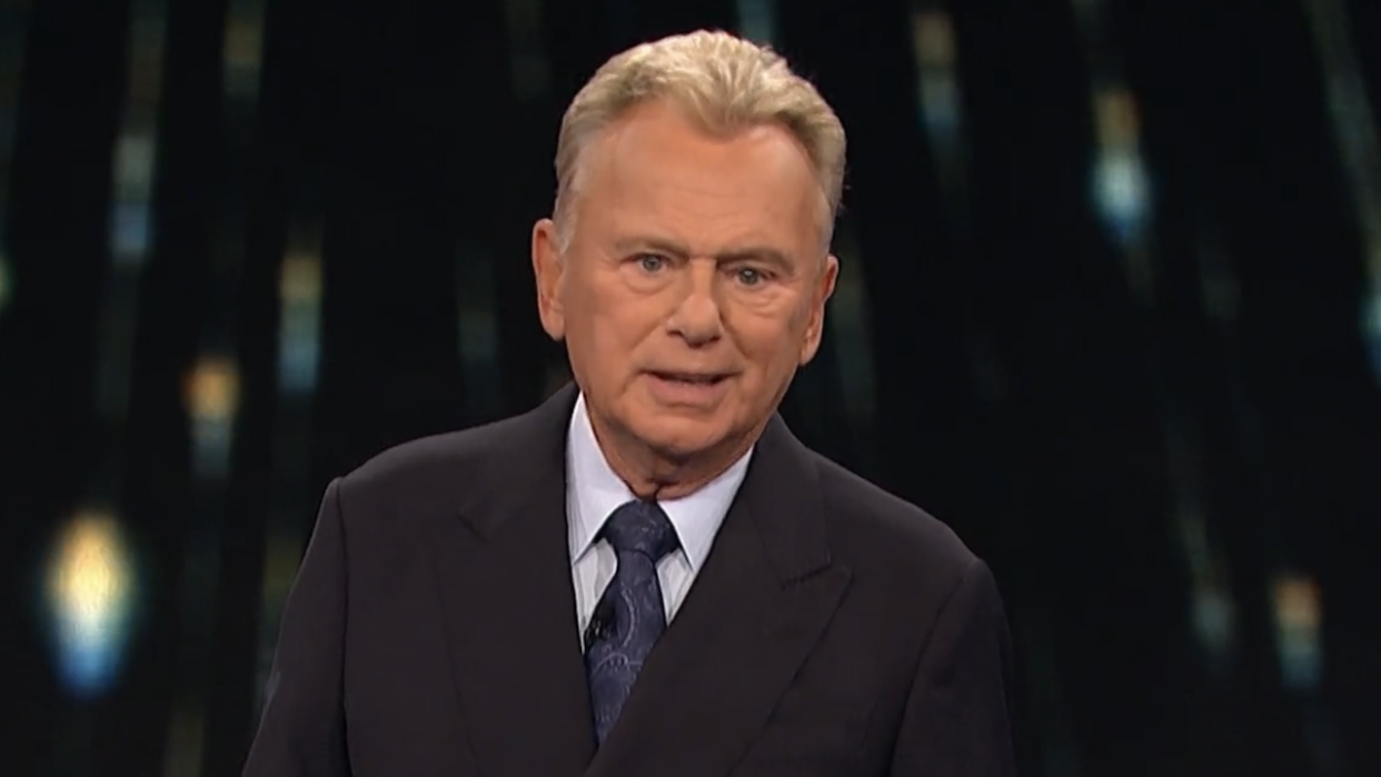  Pat Sajak's farewell to fans during final Wheel of Fortune episode. 