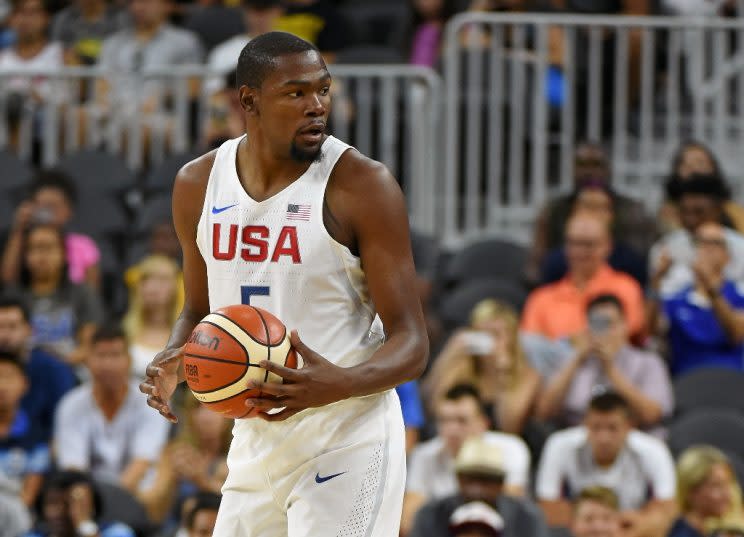 Kevin Durant of the US sets up a play against Argentina during their exhibition game at T-Mobile Arena in Las Vegas, Nevada, on July 22, 2016 (AFP Photo/Ethan Miller)