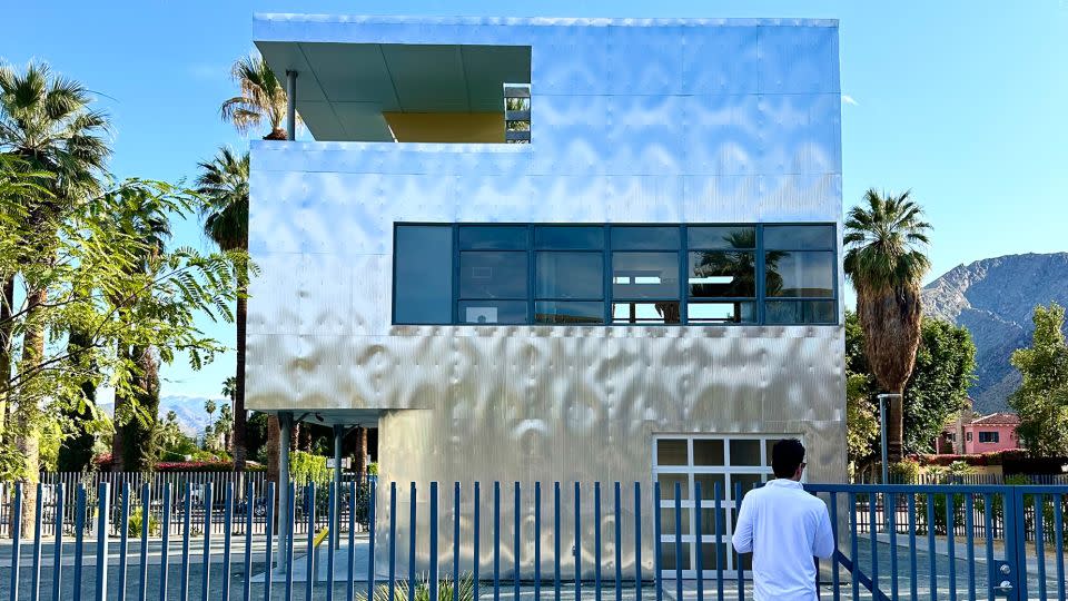 "Aluminaire House" affirms a commitment to uplifting humble building materials in modular architecture. - Chris Menrad