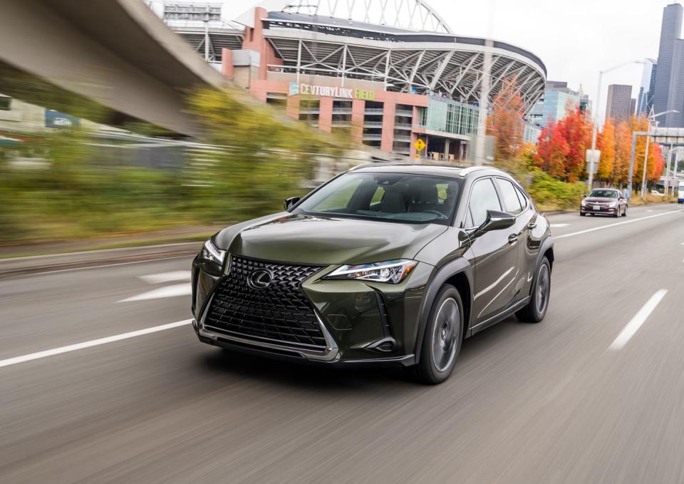 1. Lexus UX200 2.0L AT – 33 mpg