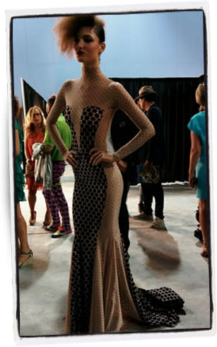 Creación de Andrés Sardá en el backstage – Foto: Instagram Miami Fashion Week