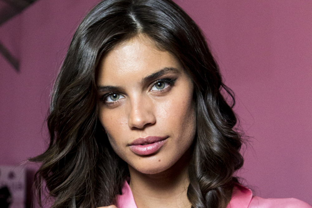 Sara Sampaio Opens Up About Her Trichotillomania Hair-Pulling Disorder