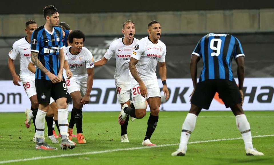 Romelu Lukaku (right) stands with his head bowed after deflecting a bicycle kick by Diego Carlos (second right) into Inter’s net.