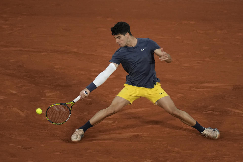 Spain's Carlos Alcaraz plays a shot against Greece's Stefanos Tsitsipas during their quarterfinal match of the French Open tennis tournament at the Roland Garros stadium in Paris, Tuesday, June 4, 2024. (AP Photo/Christophe Ena)