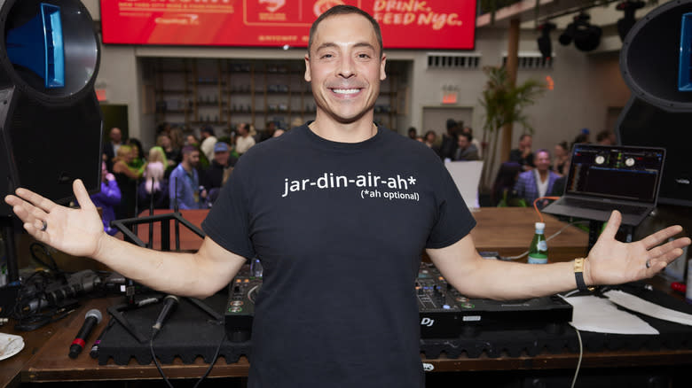 Jeff Mauro posing for photos