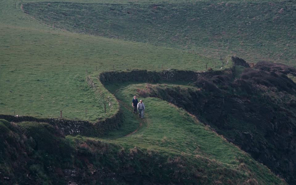Folds of the land: walkers on the 630-mile South West Coast Path in North Cornwall - Alain Le Garsmeur/Bridgeman