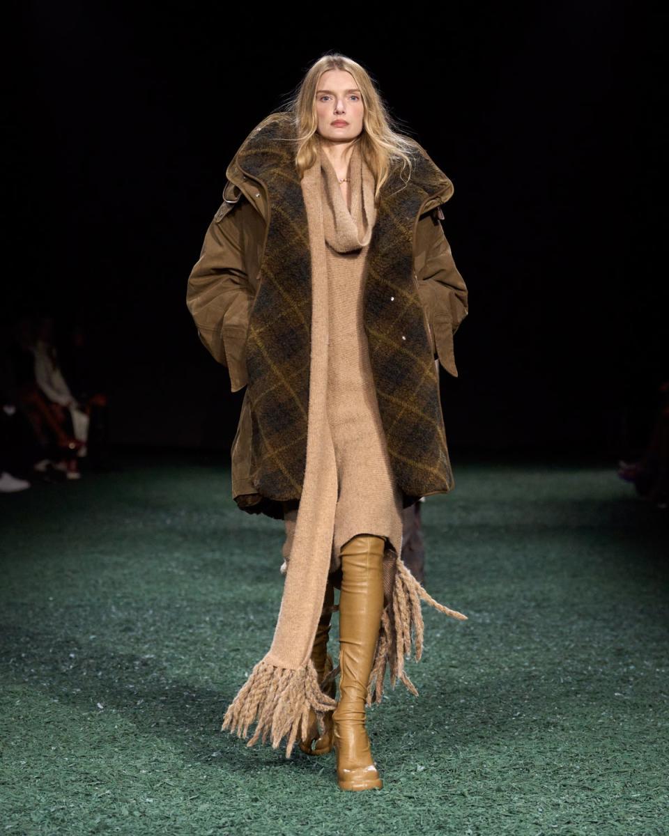 Lily Donaldson in Burberry Winter 2024 (Burberry)