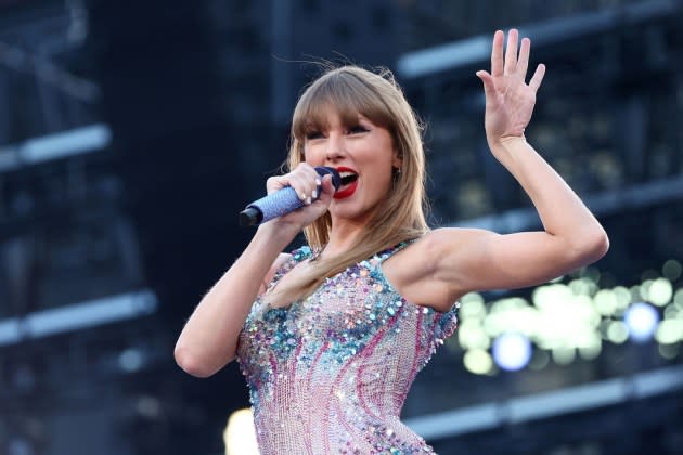 Taylor Swift Sets Records, Sweeps Australia's Charts