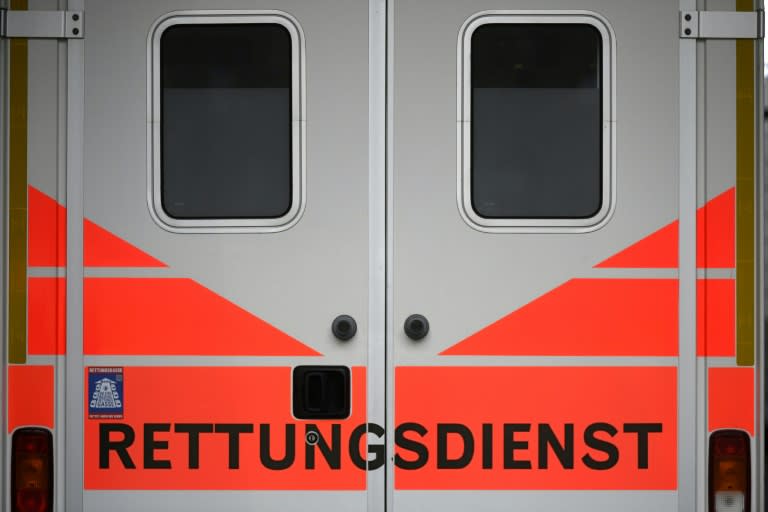 Ein Mann ist bei einem Bahnunfall im hessischen Eschborn von einem Zug erfasst und tödlich verletzt worden. Er starb noch am Unfallort, wie die Polizei in Wiesbaden mitteilte. (INA FASSBENDER)