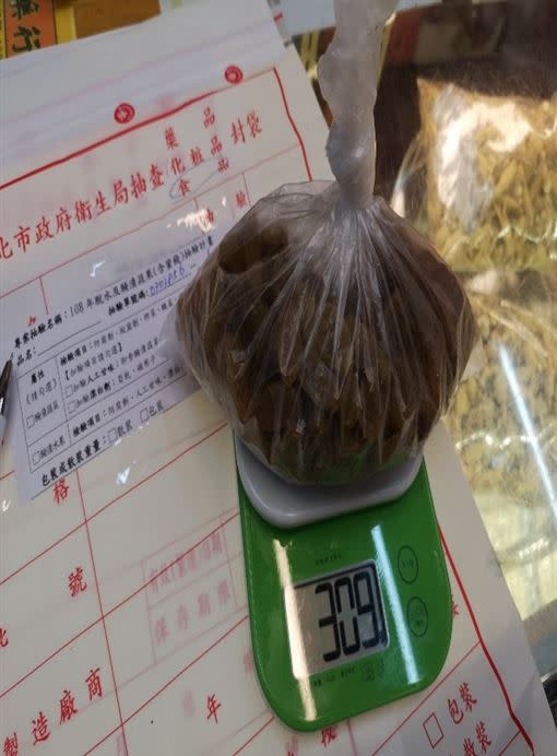 不符規定產品特大葡萄乾（圖／台北市衛生局提供）