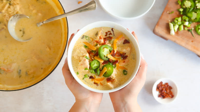 jalapeno popper chili in bowl