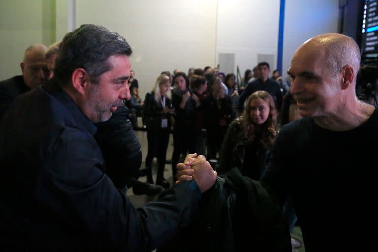 Presentacion del libro de Martin Losteau en La Feria del Libro, Larreta saluda a Daniel Angelici. El 05_05_2019