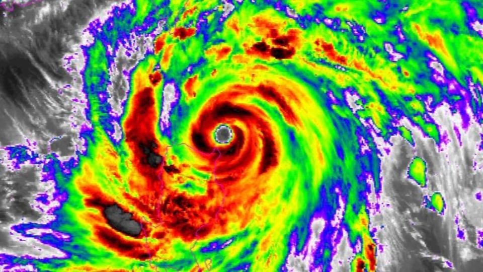 杜蘇芮暴風圈今天觸陸。（圖／NOAA）